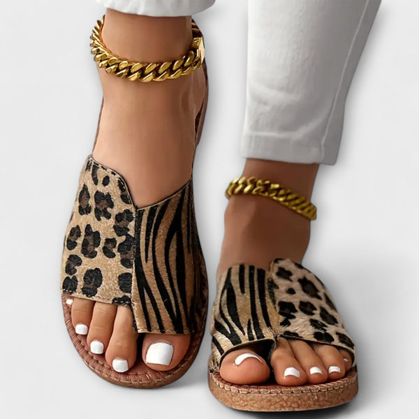 Dvoubarevné pantofle s leopardím vzorem
